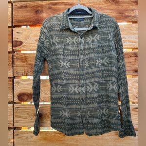 ROARK Weston long sleeve button shirt. Front & interior pockets. Sz M